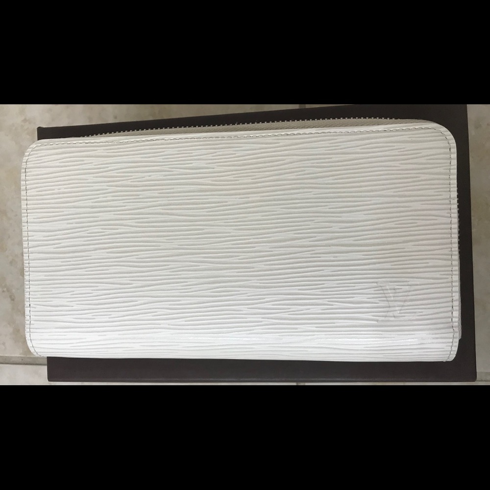White Louis Vuitton wallet